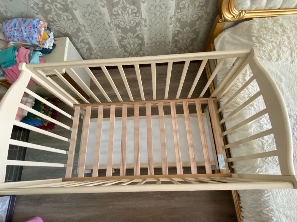 Продам детскую кровать из дерева в идеальном состоянии