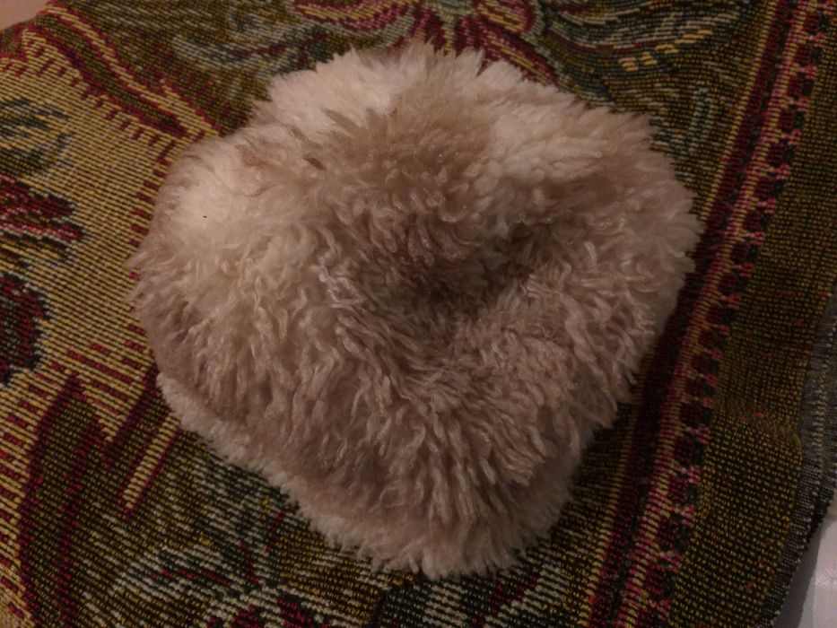 Нова, кожена шапка, за деца на възраст до 8 години.