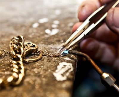 Ювелир. Ремонт и изготовление изделий из серебра и золота.