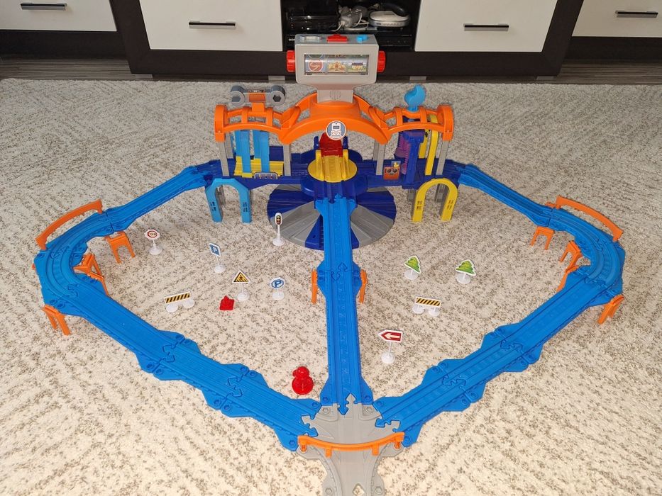 Teaseu/pistă Spin Master Mighty Express cu lumini și sunete.