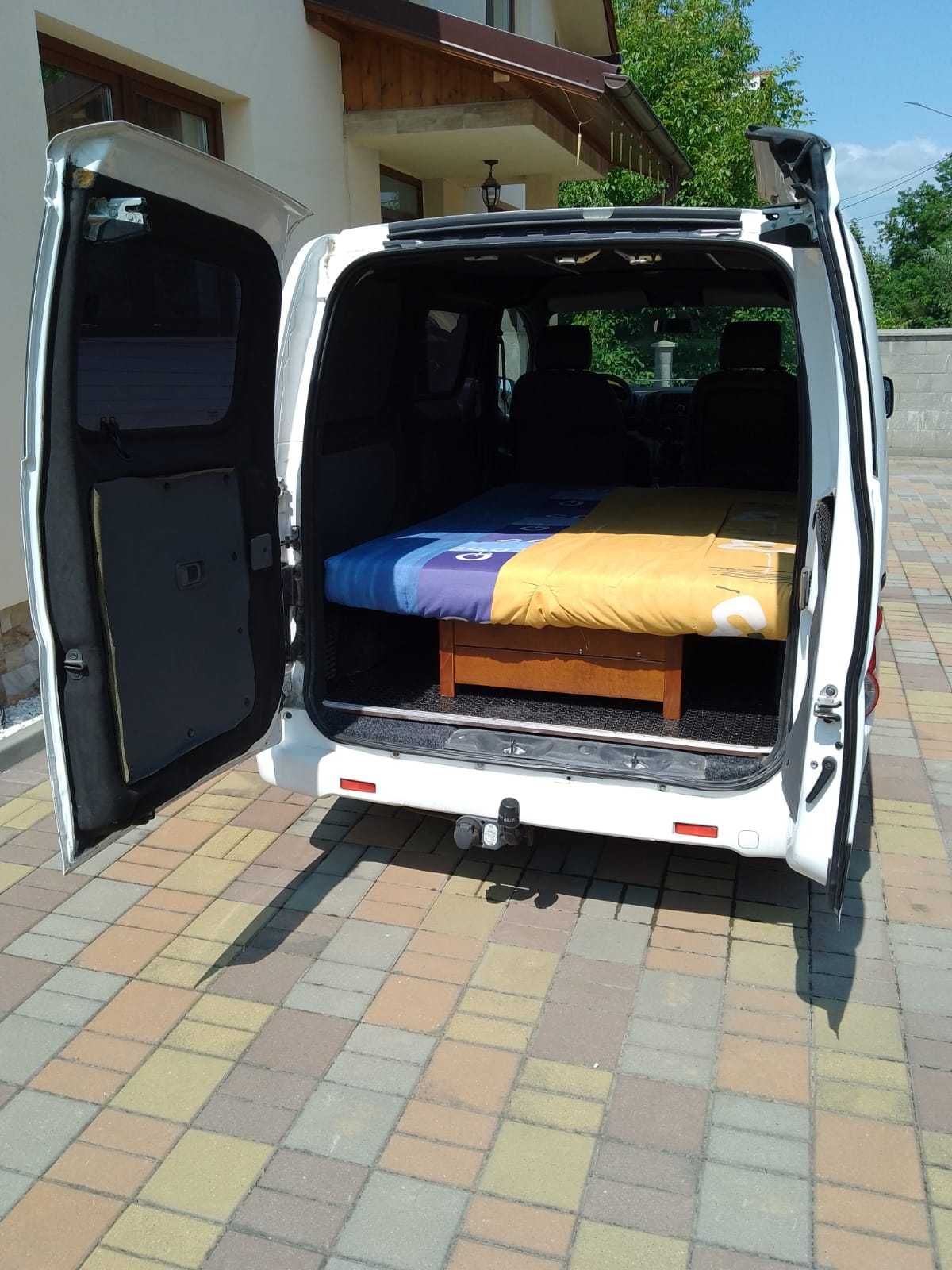 Autoutilitara NISSAN NV -200