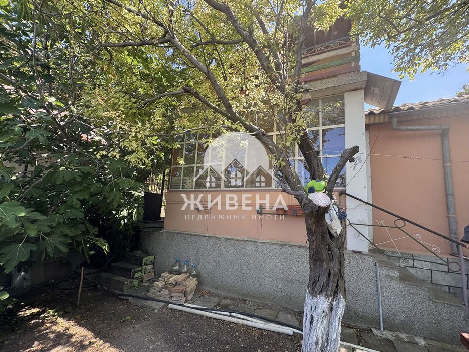 Къща с парцел 706 кв.м, м-т Манастирски рид