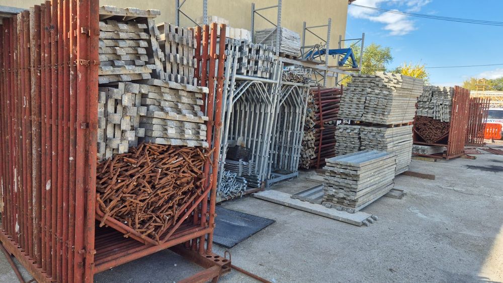 Schela metalica și popi metalici, mai compactor, schela ingusta