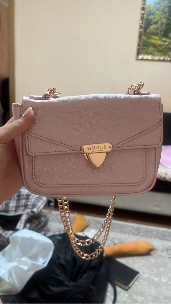 Продаю оригинальную сумку Guess