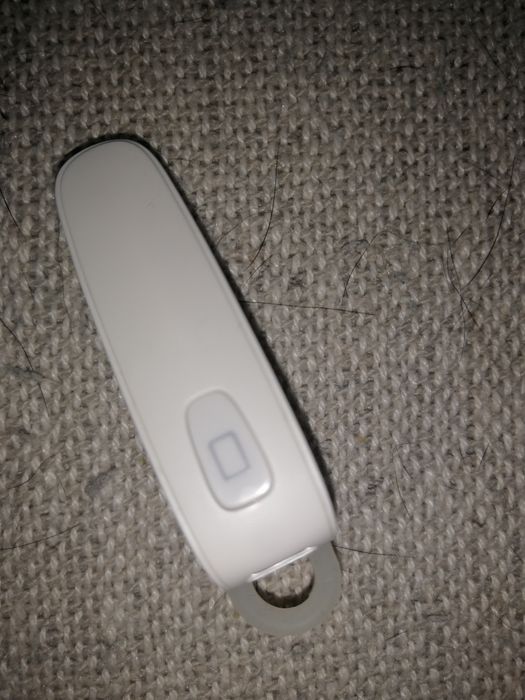 Продавам блутут за телефон