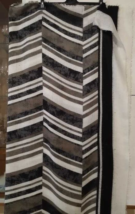 Дамски шал ZARA, размери 140/140см