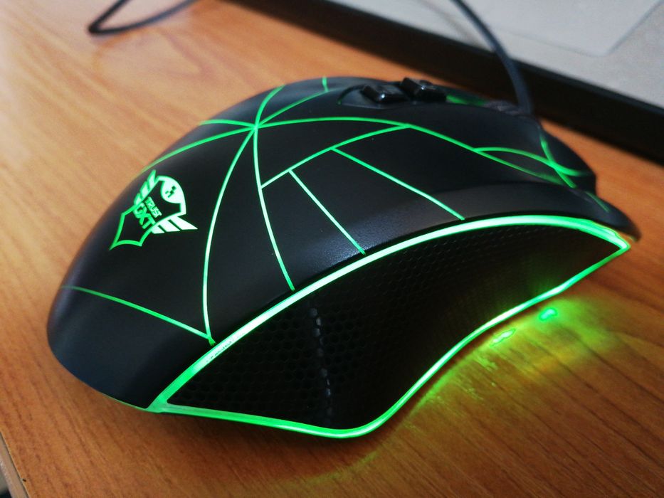 мишка с кабел USB