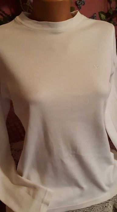 Бяла Спортна Блузка