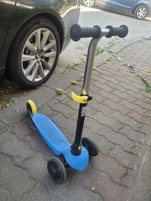 Vând trotineta pentru copii