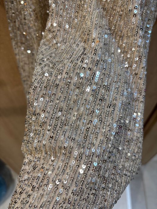 Златиста рокля с пайети