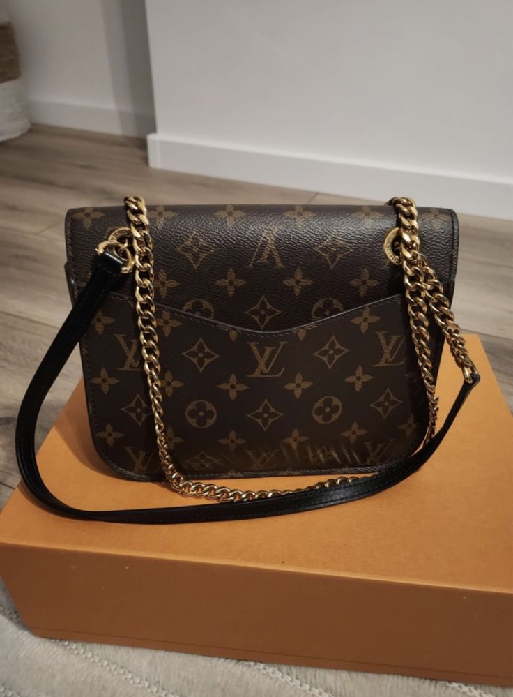 Louis vuitton passy чанта