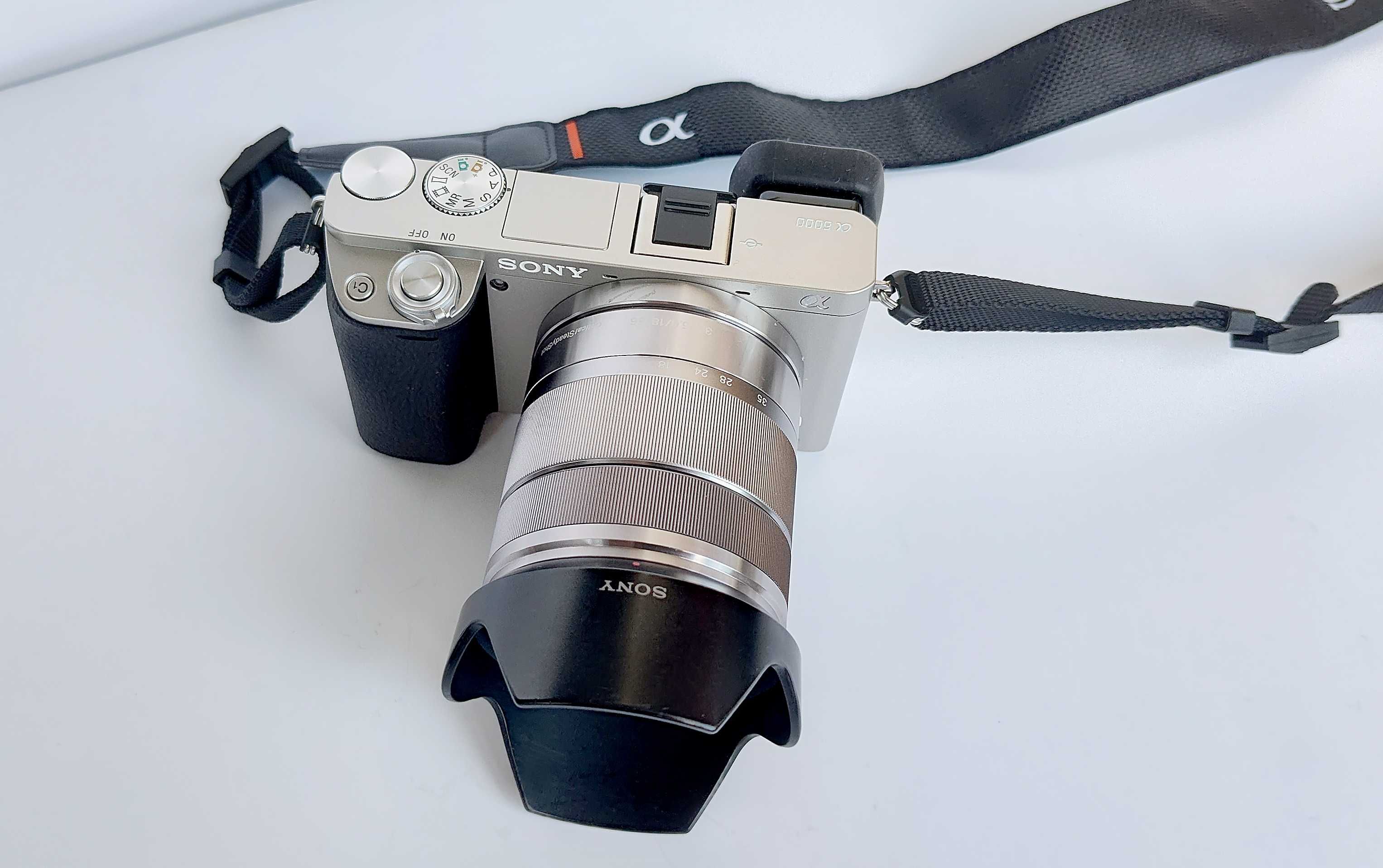 Безогледален фотоапарат Sony a6000 на 1500 кадъра - сребърната версия!