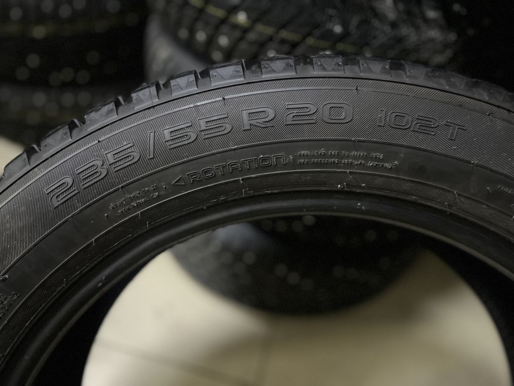 235/55 R20 Nokian