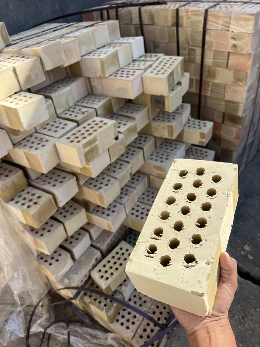 Pishgan termo g’isht sotiladi 1100 so’mdan keramikali qirralari tekis