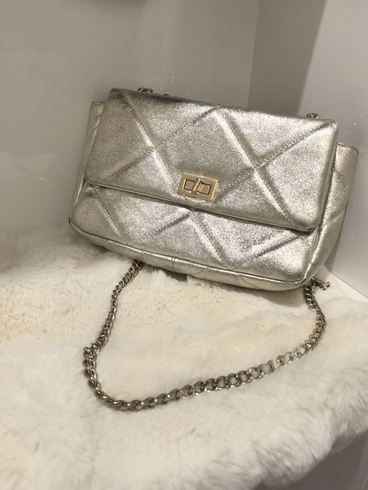 Дамска чанта златиста естествена кожа