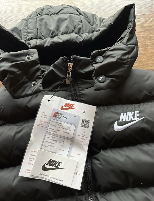 Мъжко,черно,зимно яке на Nike с бродирано лого и сваляща се качулка