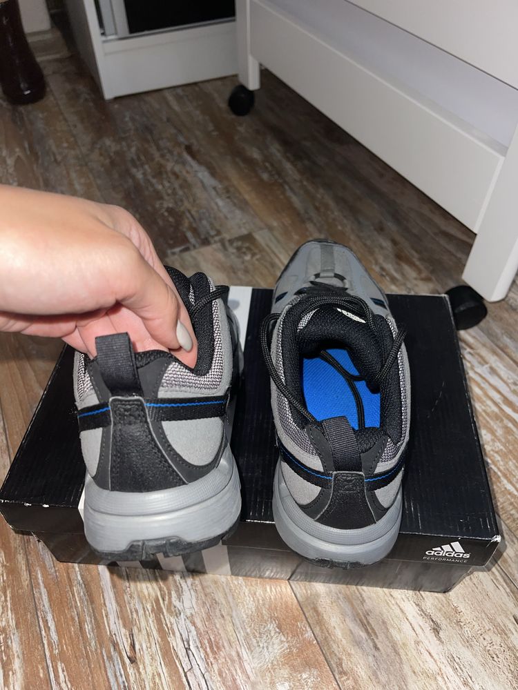 Маратонки Adidas