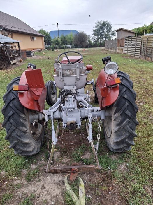 Vând tractor Massey Ferguson
