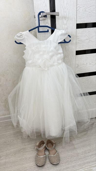 Платье один раз носили , туфли так же на выпускной