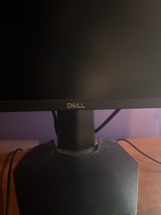 Vând monitor Dell 144hz de gaming și tastatură razor