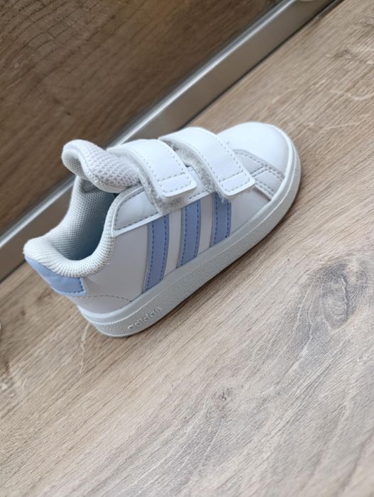 Бебешки обувки Adidas