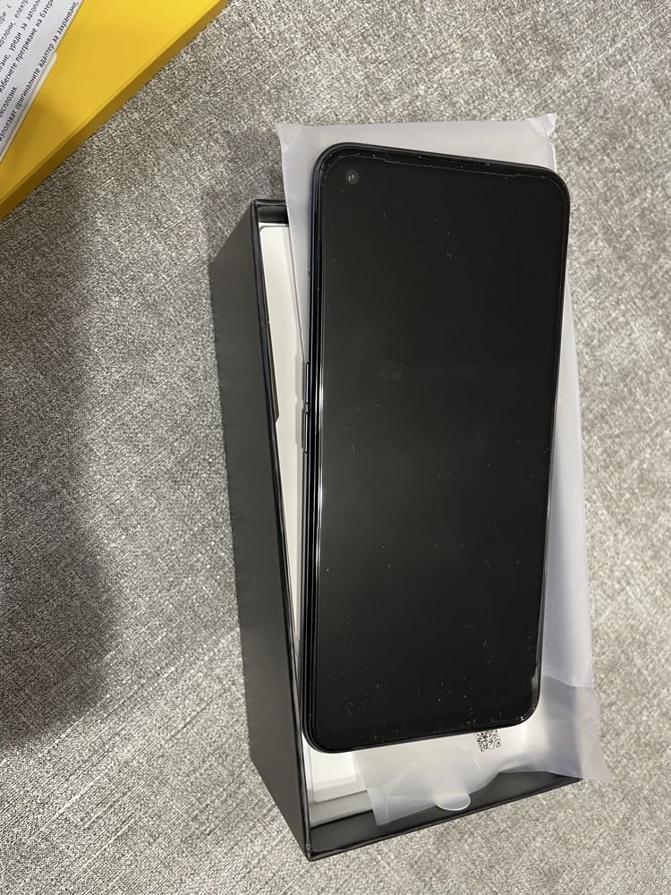 Смартфон Realme 9 5G с подарък гръб за телефона
