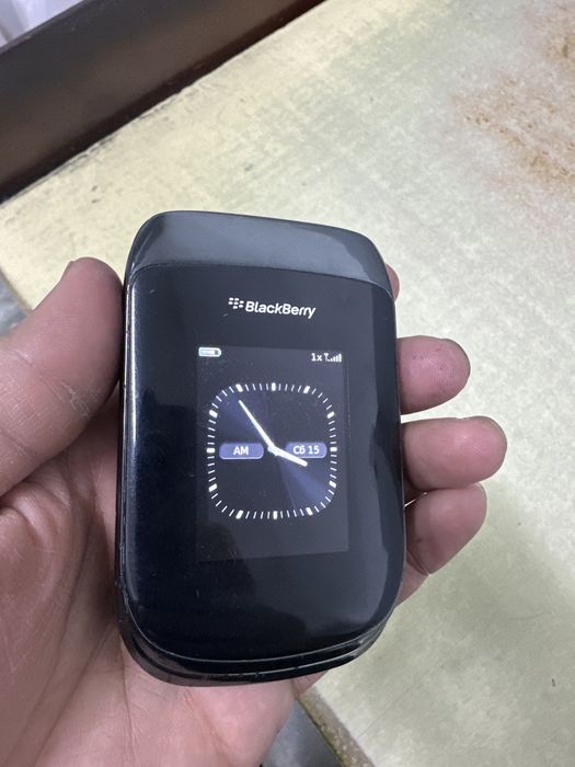 Blackberry sotiladi srochno