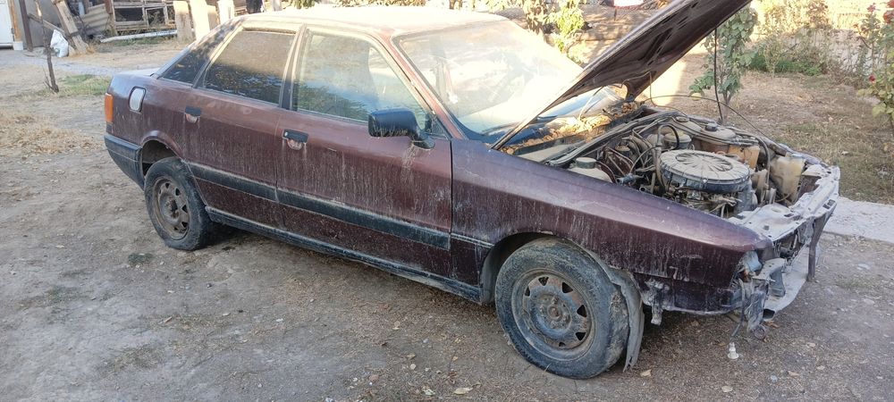 Продаётся Audi 80  на запчасть