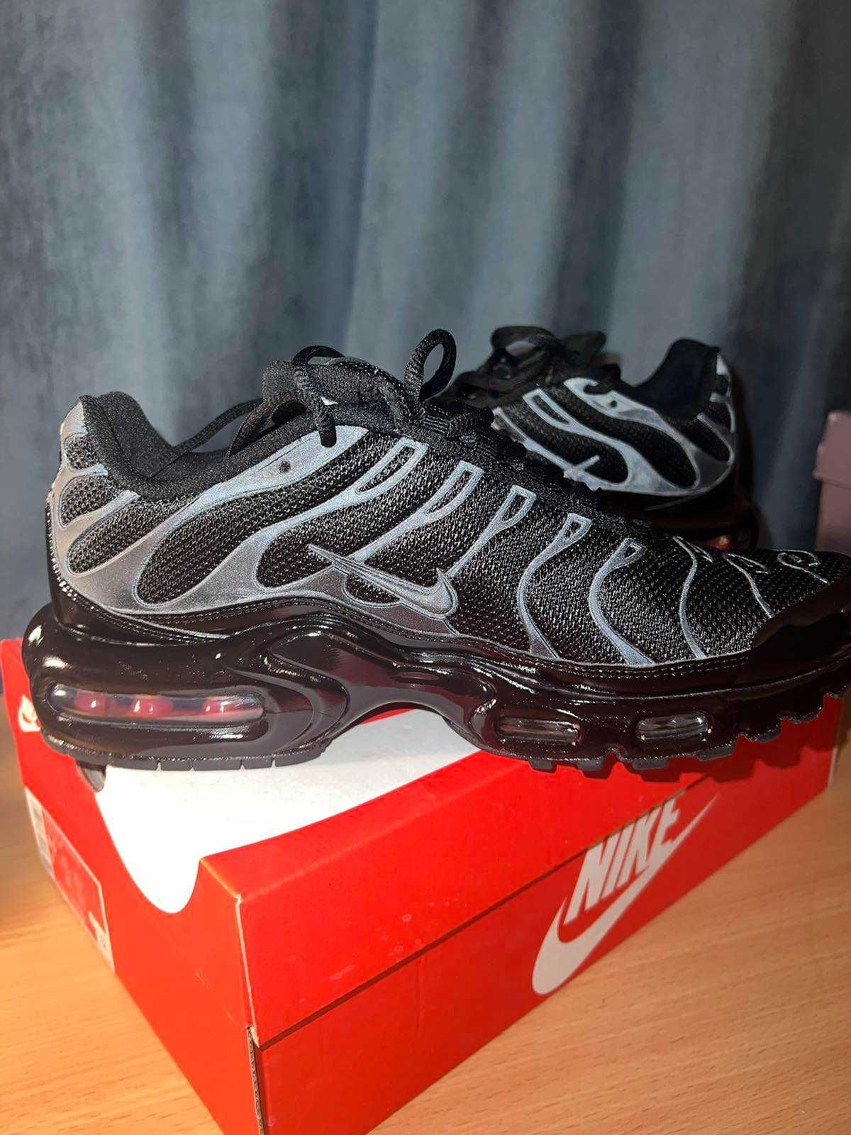 Дамски маратонки Nike air max plus - черни, 40 номер