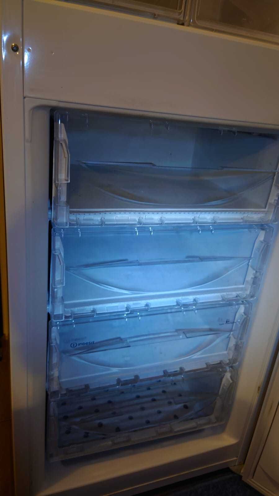 Combina frigorifica Indesit CAA 55, 234 l, Clasa F, H 174 cm, Alb