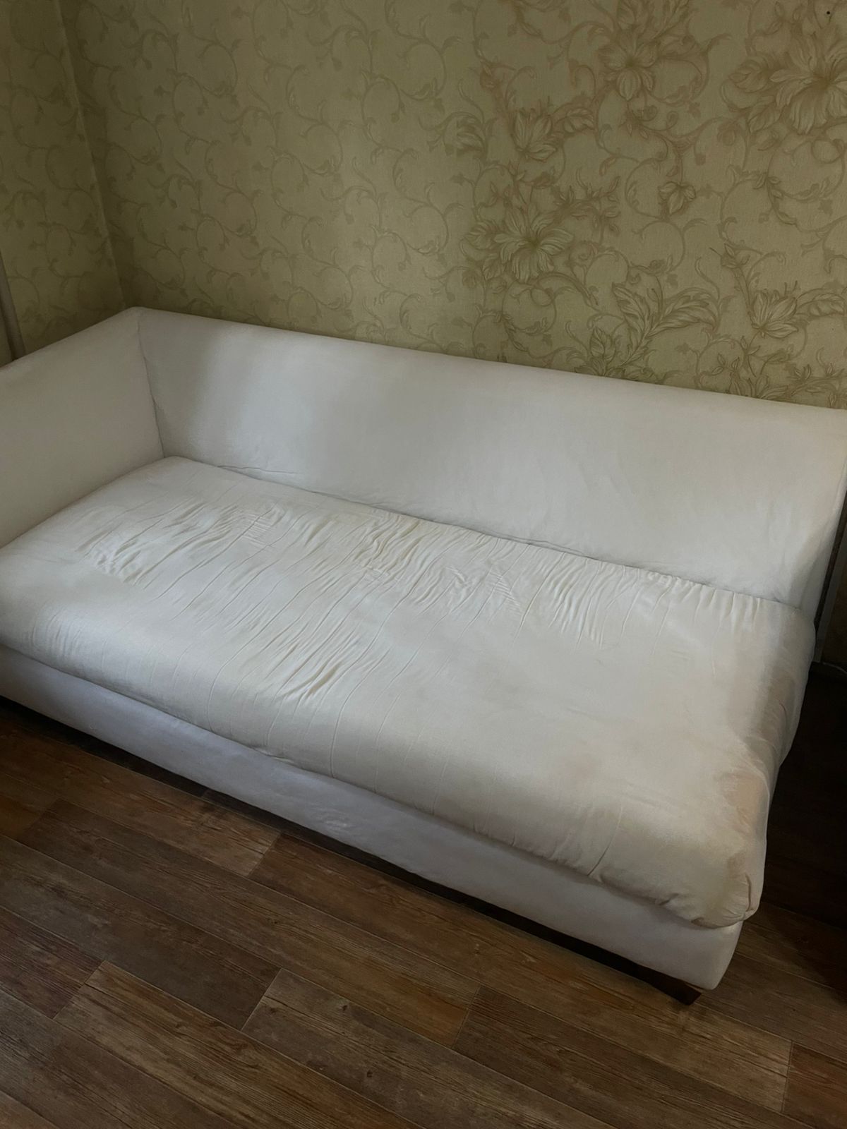 Диваны, кровать, шкаф