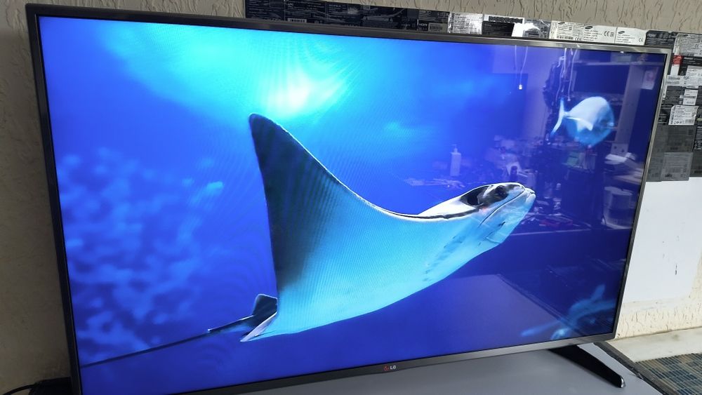 Smart LG оригинал.  Интернет, WI-FI есть. Диагональ 127 см