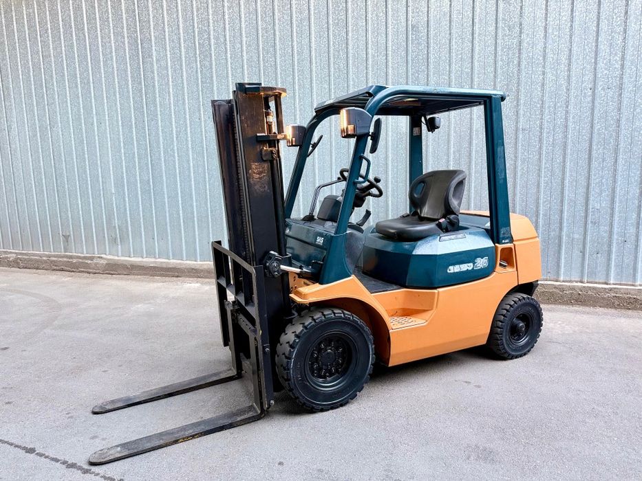 Вилочный погрузчик Toyota 7FG25 (2 тонник)