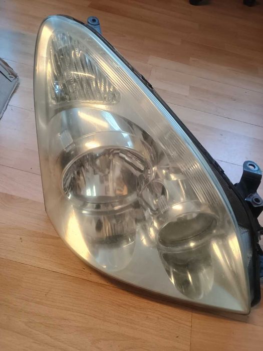 Фарове Комплект Toyota Corolla Verso 2007