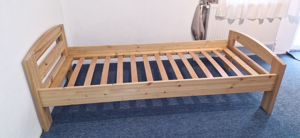 Pat din lemn 90/200 cm.cu somieră și saltea