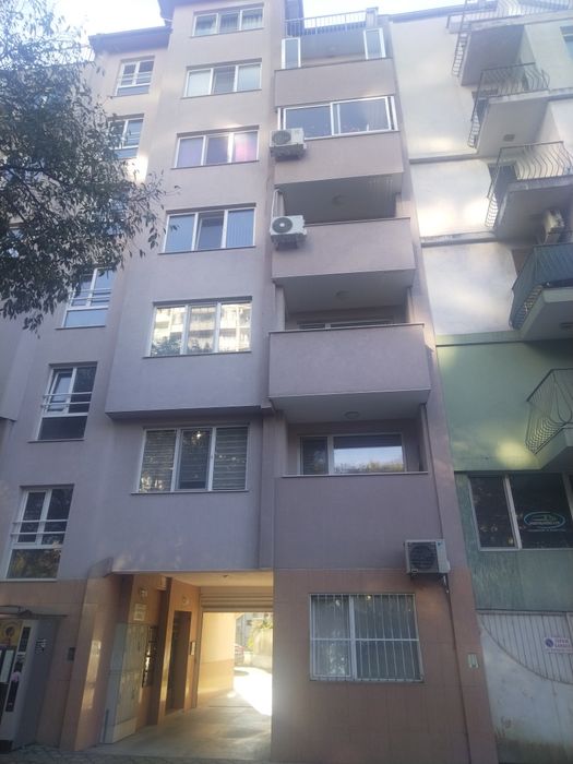 Собственик дава под наем напълно обзаведена боксионера гр. ВАРНА
Колхо