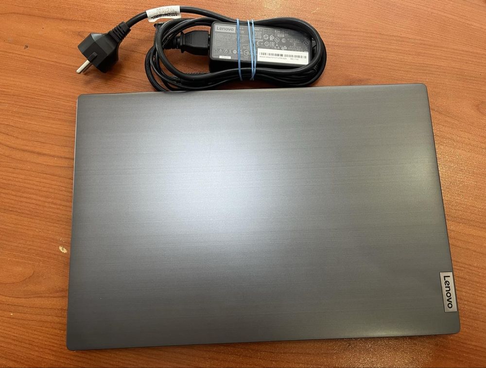Лаптоп  Lenovo V-15 G1 IML