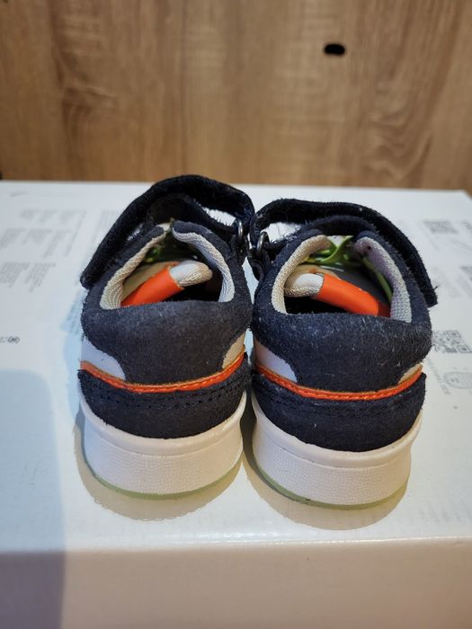 Adidas Kickers, cu piele intoarsa, stare foarte  buna, nr 21, 14 cm