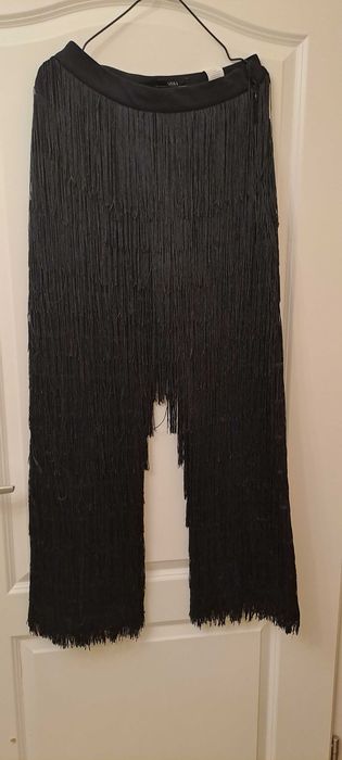 Pantaloni Nissa cu franjuri nepurtati potrivit pentru marimea 36.