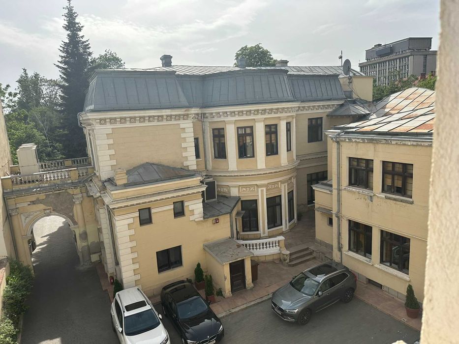Imobil monument istoric "Casa Darvari" din Bucuresti si bunuri mobile