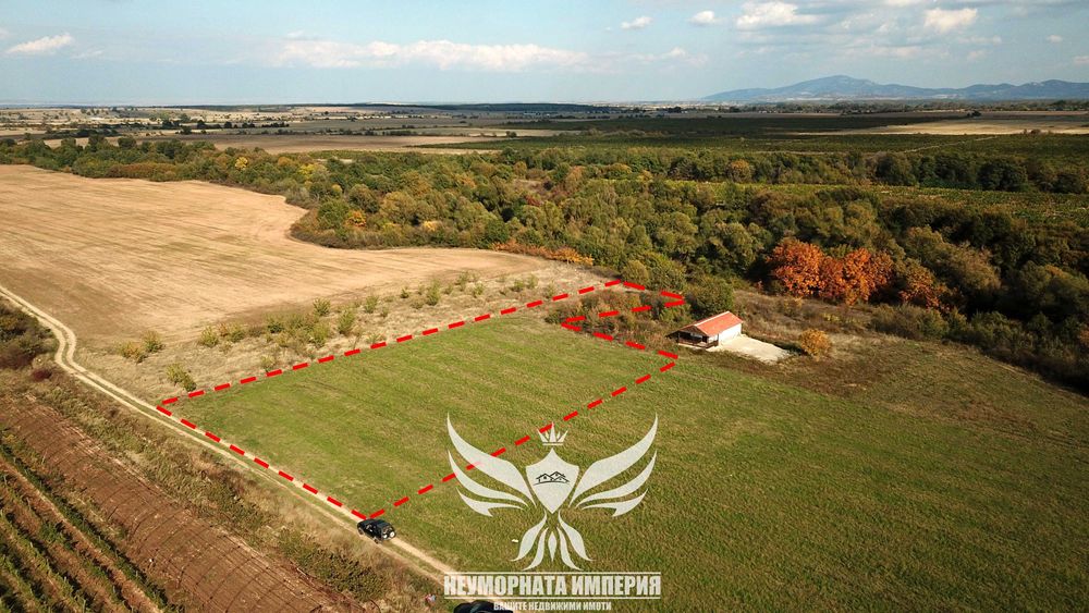 Продавам земя 3300кв.м. вътрешна линия след село Долнослав