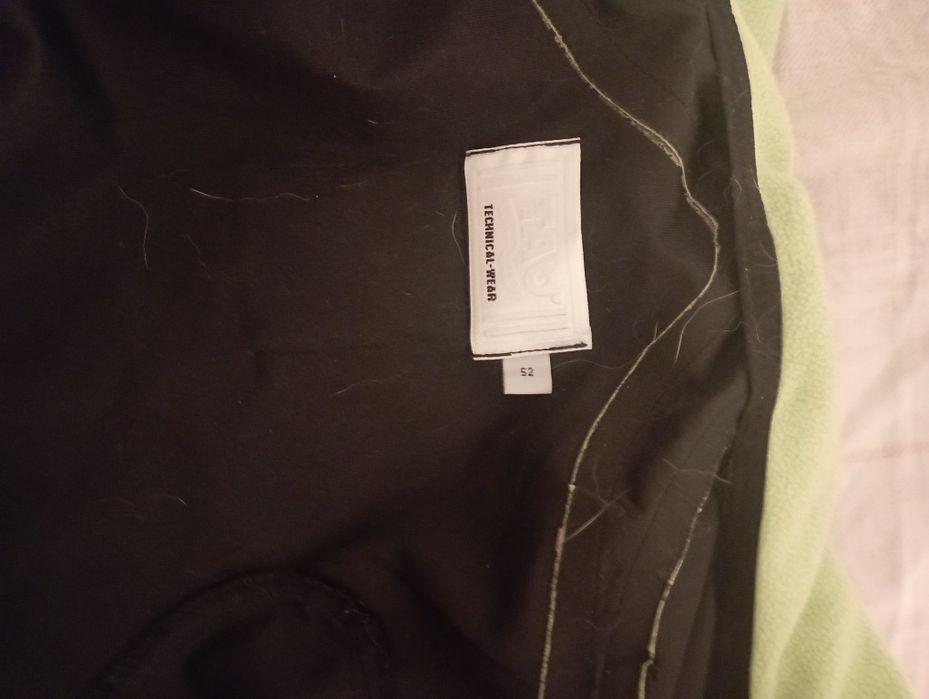 Vând geacă impermeabilă sport