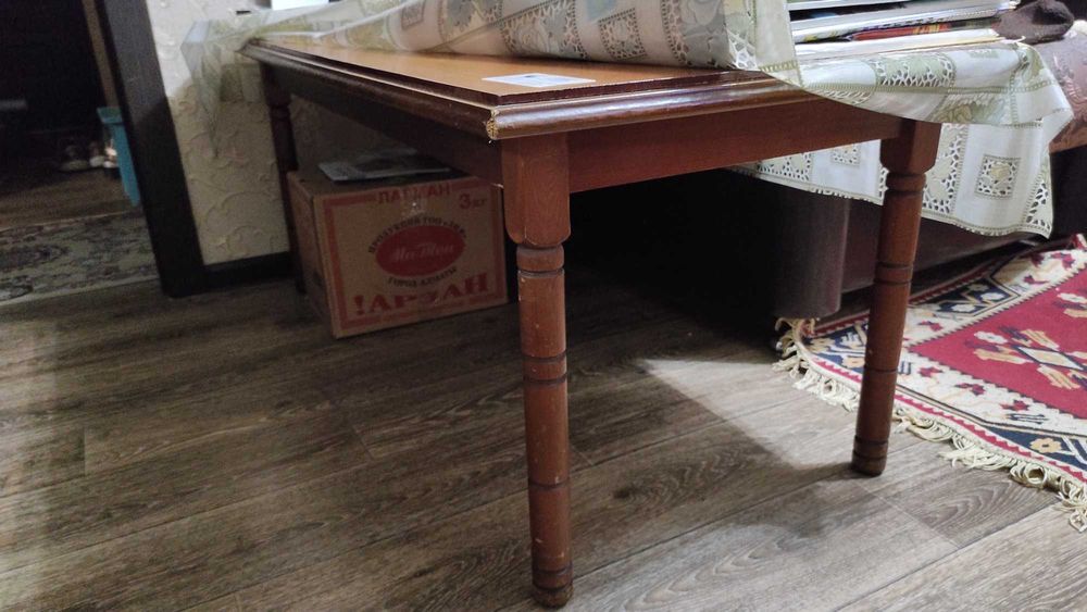 Журнальный стол деревянный