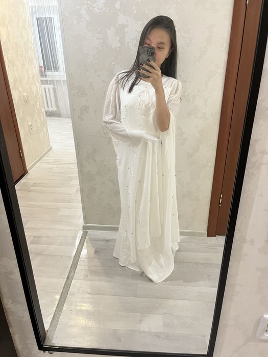 Продам платье белое