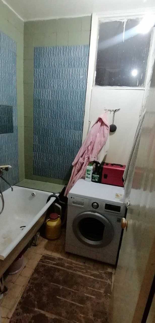 Юнусабад 6 квартал 1в2/4/4 Американское посольство, Передняя сторона