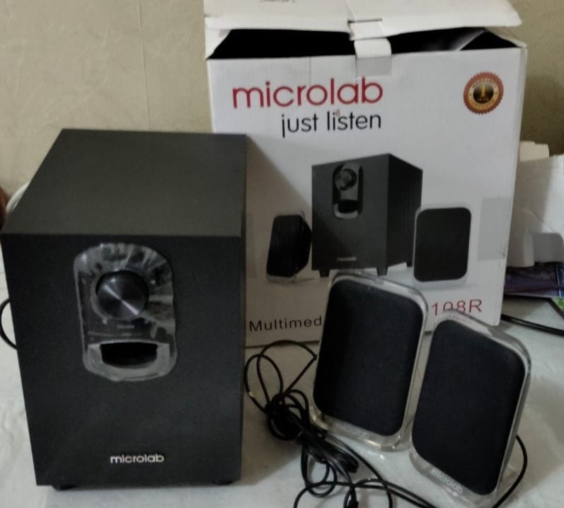 Продаю колонки с усилителем microlab состояние новые