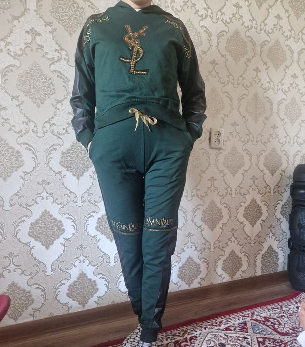 Спортивный костюм