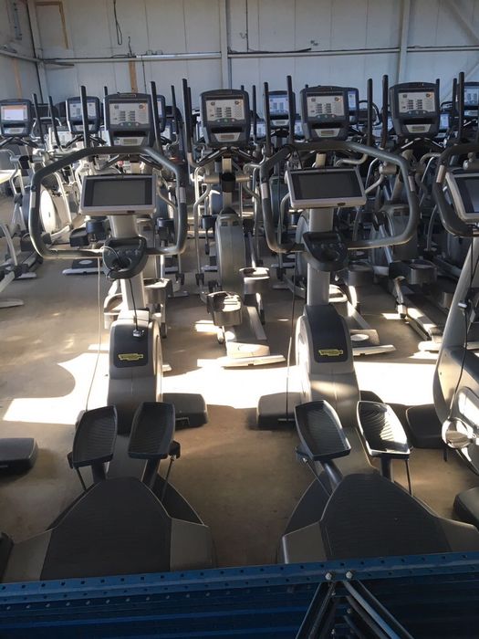 Depozit aparate fitness technogym
