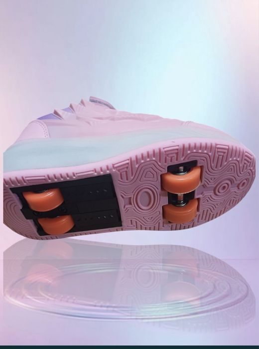 Светещи маратонки с колелца