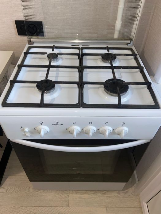 Продам газовую плиту
